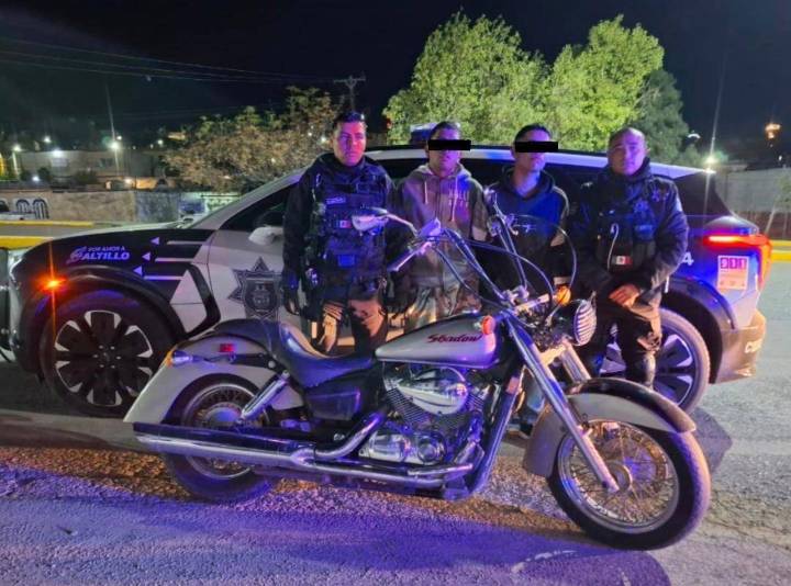 Detienen a ladrones de moto en una persecución, en Saltillo