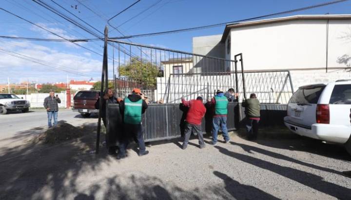 Cerraron calle ilegalmente en Fuentes del Valle; interviene Municipio