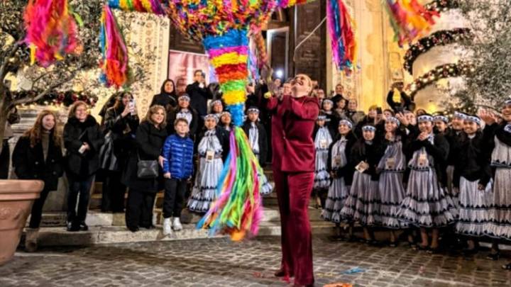 Celebran Maru y niñas rarámuri la "Navidad Mexicana" en el Vaticano