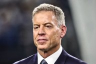 Why Does Troy Aikman Wear a Ring on His Middle Finger? All You Need to Know Dallas Cowboys legend Troy Aikman wears a ring on his middle finger. Here are the possible theories behind it. Amit Kumar Jh