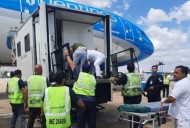 Se desplomó un elevador en Ezeiza mientras bajaba a pasajeros con discapacidad y dejó varios heridos