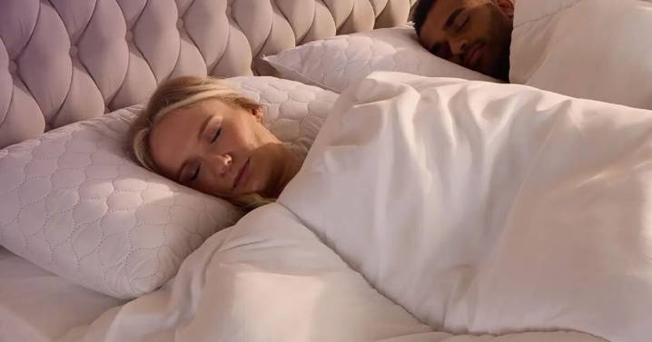 Shoppers say £18 winter duvet feels like a 'warm cloud'