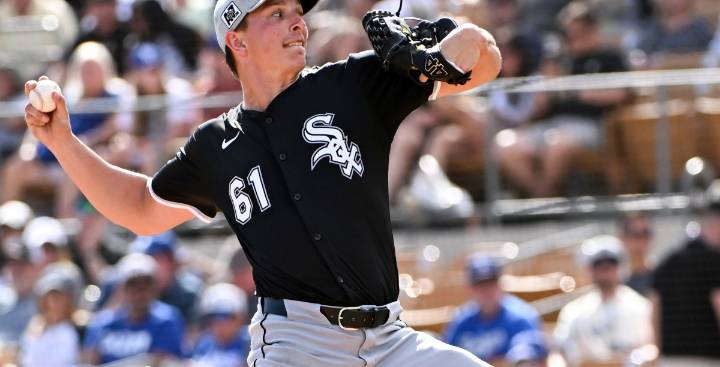 Braves sign reliever James Karinchak to Minor