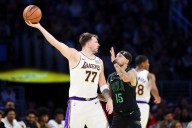 Luka Doncic y Lakers inician fuerte y vencen 133-121 a Pelicans para su séptima victoria seguida – Chicago Tribune