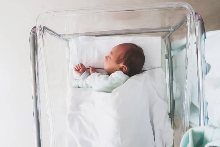 Hispana dio a luz a un “bebé milagro” en California: se gestó fuera del útero en un embarazo casi imposible