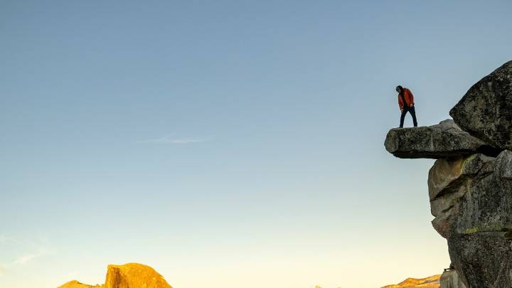 Mahatma Gandhi: "La fuerza no proviene de la capacidad física. Proviene de una voluntad indomable"