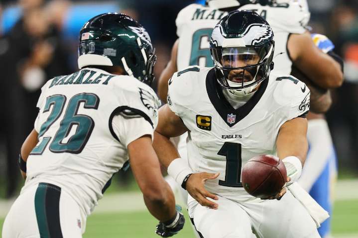 Eagles report card: Jalen Hurts struggles, Saquon Barkley scores in Chargers loss