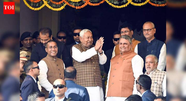 CM calls on MLAs to applaud PM for driving development in state