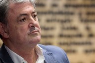 Policía de España catea 19 empresas y detiene a dos por presunta corrupción del gobierno