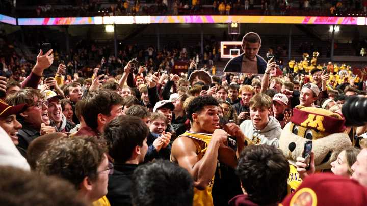 Indiana basketball's Darian DeVries responds to Minnesota fans storming court