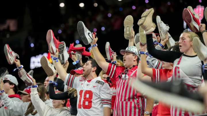 Hoosier fans flock to Lucas Oil to watch 'magic' team chase history