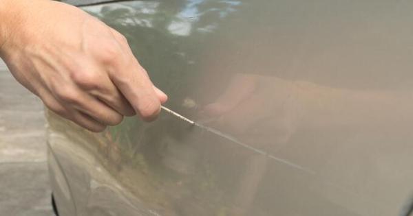 A juicio una mujer por rayar un coche que aparcó en su plaza privada en Calvià