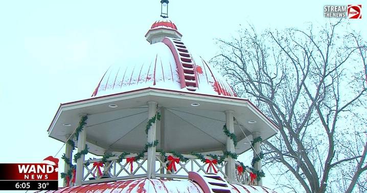 Downtown Decatur Christmas Walk brings families together with shopping, Santa visits