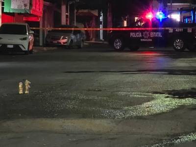 Atacan a balazos una casa, la incendian y dejan artefactos explosivos en la colonia Canaco en Culiac…