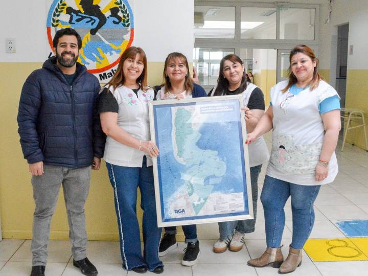 El Municipio afianza la soberanía educativa con la entrega del mapa bicontinental