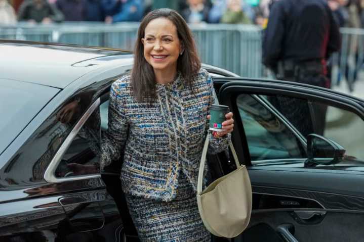 María Corina Machado aseguró que no planea viajar a España, sino regresar “lo antes posible” a Venezuela