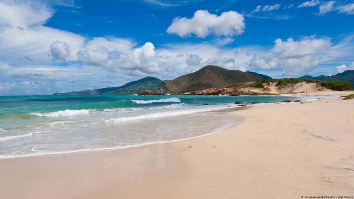 Agencia de viajes de Rusia redirige turismo de Venezuela a Cuba tras alerta de EE.UU. por aumento de actividad militar