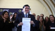 Gov. JB Pritzker signs law barring immigration enforcement in courthouses