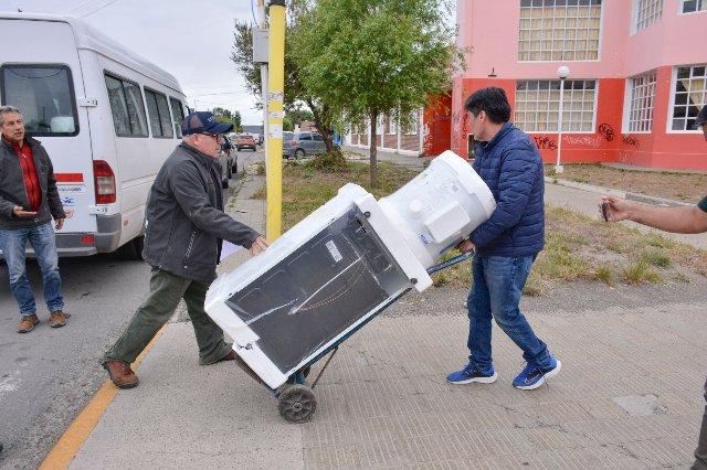 Educación entregó equipamiento a la Escuela N°15 de Río Gallegos