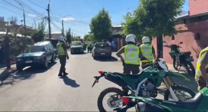 Hay 2 detenidos: Carabineros sorprendió transacción de drogas en la vía pública en Chillán.