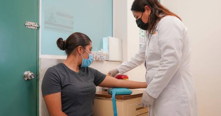 ¿Cuánto tiempo te sigue cubriendo el IMSS en atención médica si te quedas sin trabajo?