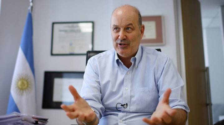 Sturzenegger dijo que la reforma laboral se aplicará incluso sobre los contratos ya existentes