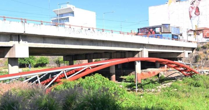Avanza la construcción de la primera pasarela peatonal en el Parque Xibi Xibi