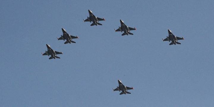 Video: así fue el recorrido aéreo de los F-16 sobre la Ciudad de Buenos Aires