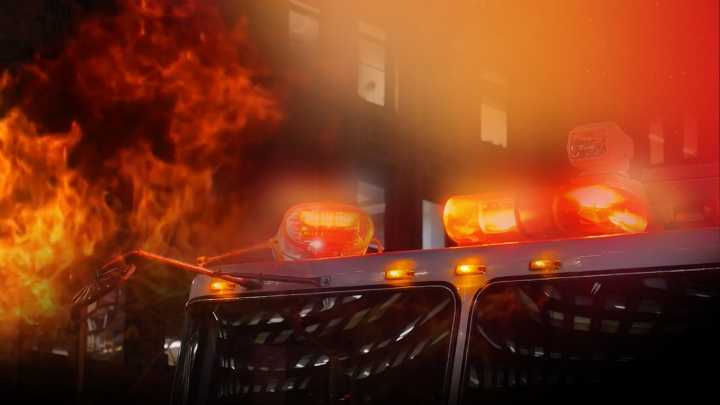 Man killed, 2 firefighters injured in mobile home fire