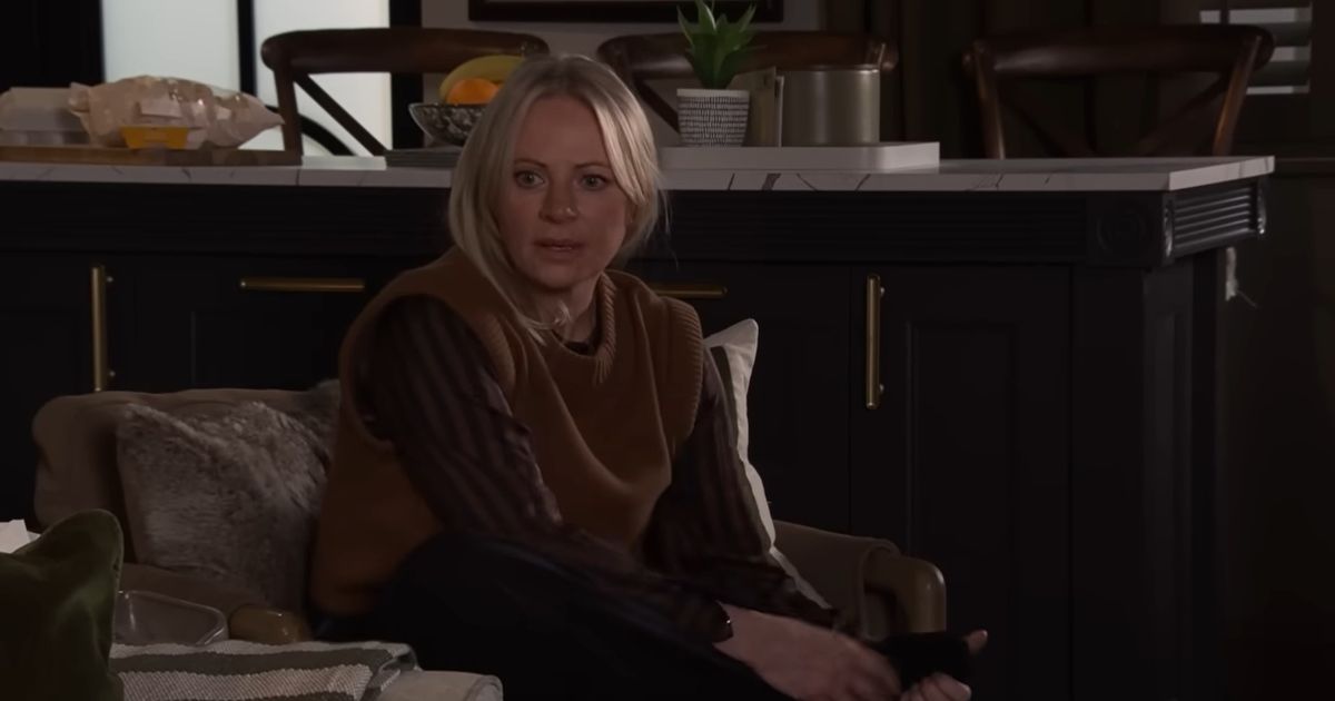 Coronation Street's Lisa Swain sparks confusion as fans predict 'secret' move