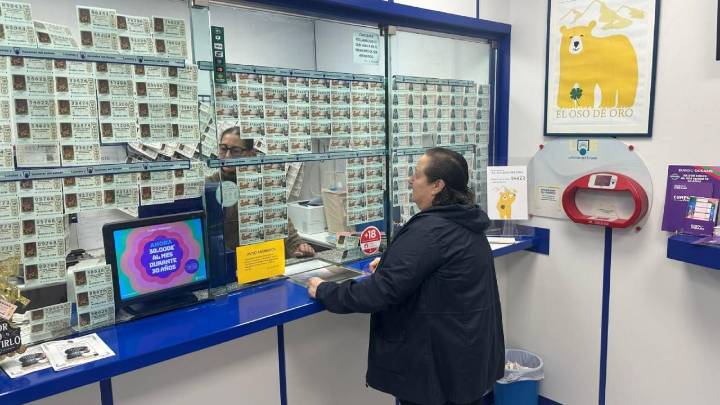 El pueblo con menos habitantes de España con una administración integral de lotería está en Asturias: «Repartimos suerte desde la montaña»