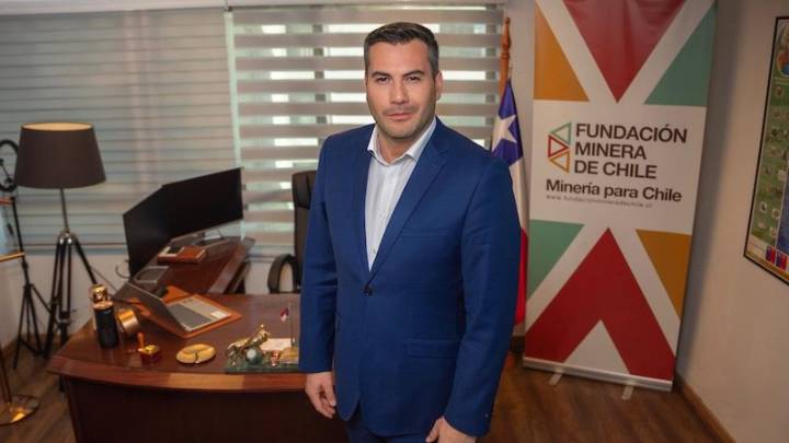 EL LIBRO EDUCATIVO QUE LANZARÁ EL EX PRESIDENTE DE LA FUNDACIÓN MINERA DE CHILE, FRANCISCO LECAROS