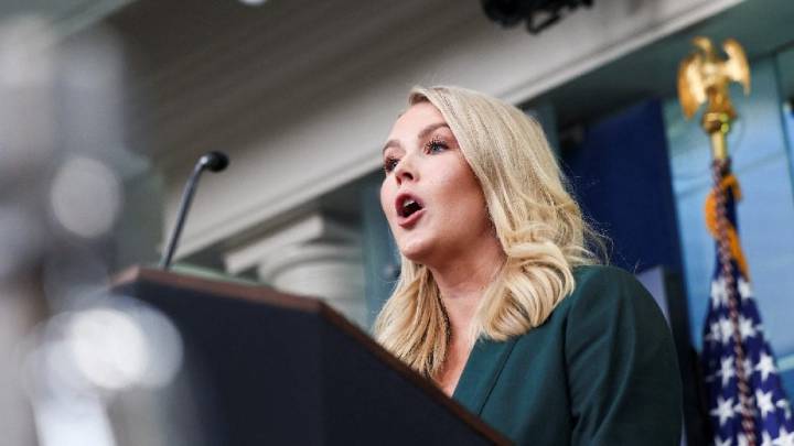 'That Beautiful Face, Those Lips...': Trump Heaps Praise On His Press Secretary, Says 'She Is Great'