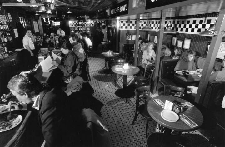 Today in Chicago History: Pizzeria Uno opened in Old Town