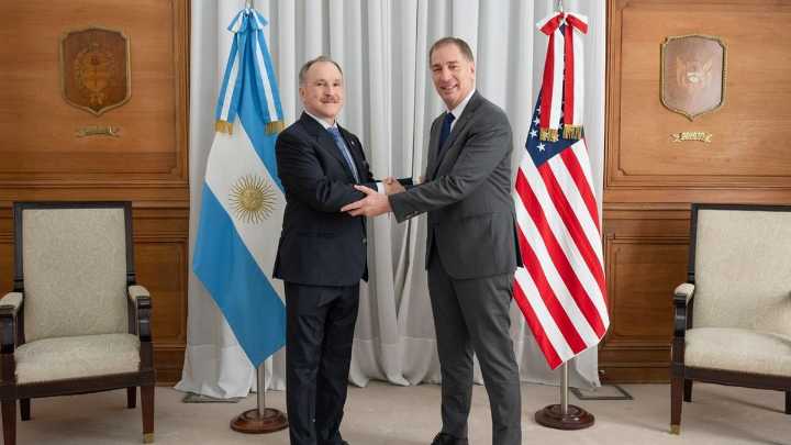 Diego Santilli se reunió con el embajador Peter Lamelas