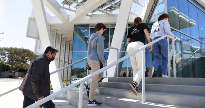 Santa Monica, Malibu leaders agree on plans to split school district