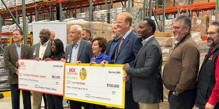 Brookshires donates to local food bank ahead of the holidays