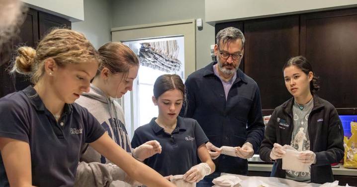 Making sandwiches and spreading love, Loaves and Fishes volunteers feed New Orleans' needy