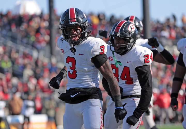 Dislocated toe couldn’t keep C.J. Newell, Glenville from another crown