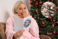 ¡Grinch navideño! Captan a empleada postal robando tarjetas de regalo en Long Island