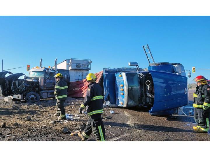 Highway 17 closed near Pembroke after trucks collide
