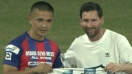 Messi, Chhetri share warm hug during marquee event at Wankhede Stadium