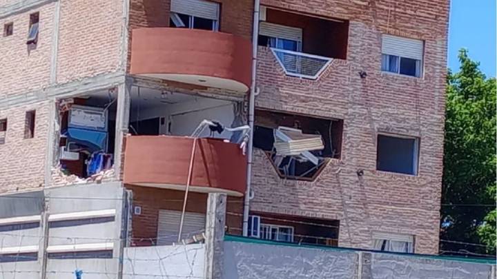 Una poderosa explosión en un departamento céntrico dejó una mujer herida