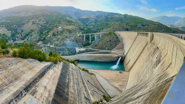 Almuñécar planta cara al Gobierno por el sobrecoste de Rules y se niega a que lo paguen los agricultores