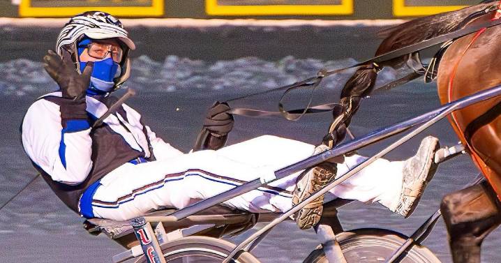 Kevin Cummings gets his 5,000th driving win at Batavia Downs