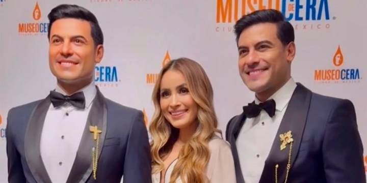 Carlos Rivera devela su figura en el Museo de Cera de CDMX