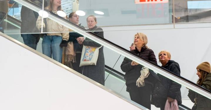 A guide to good manners at the retail counter this holiday season