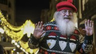 Un auténtico Papá Noel regala alegría en Las Palmas de Gran Canaria desde hace 40 años