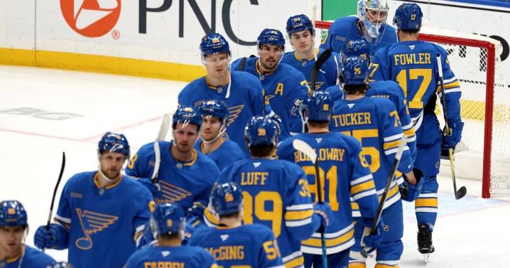 Blues rediscover 'playing for each other' in win over Chicago. Now, it's about continuing that