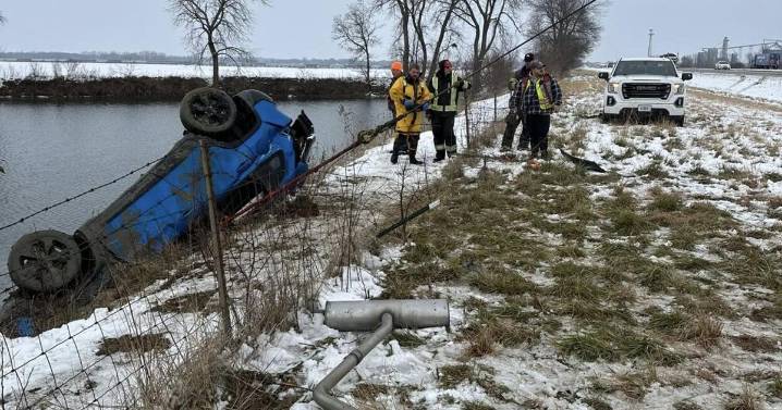 Dive team recovers vehicle from pond in Lincoln